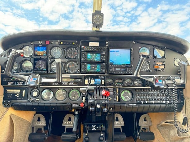 Twin-engine training cockpit instrument panel used for systems and procedure preparation